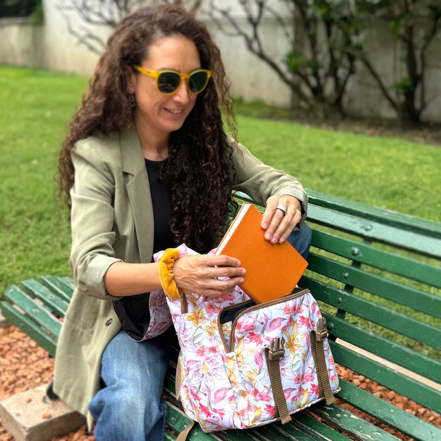 Mochila cuadrada sustentable para notebook 16 lts