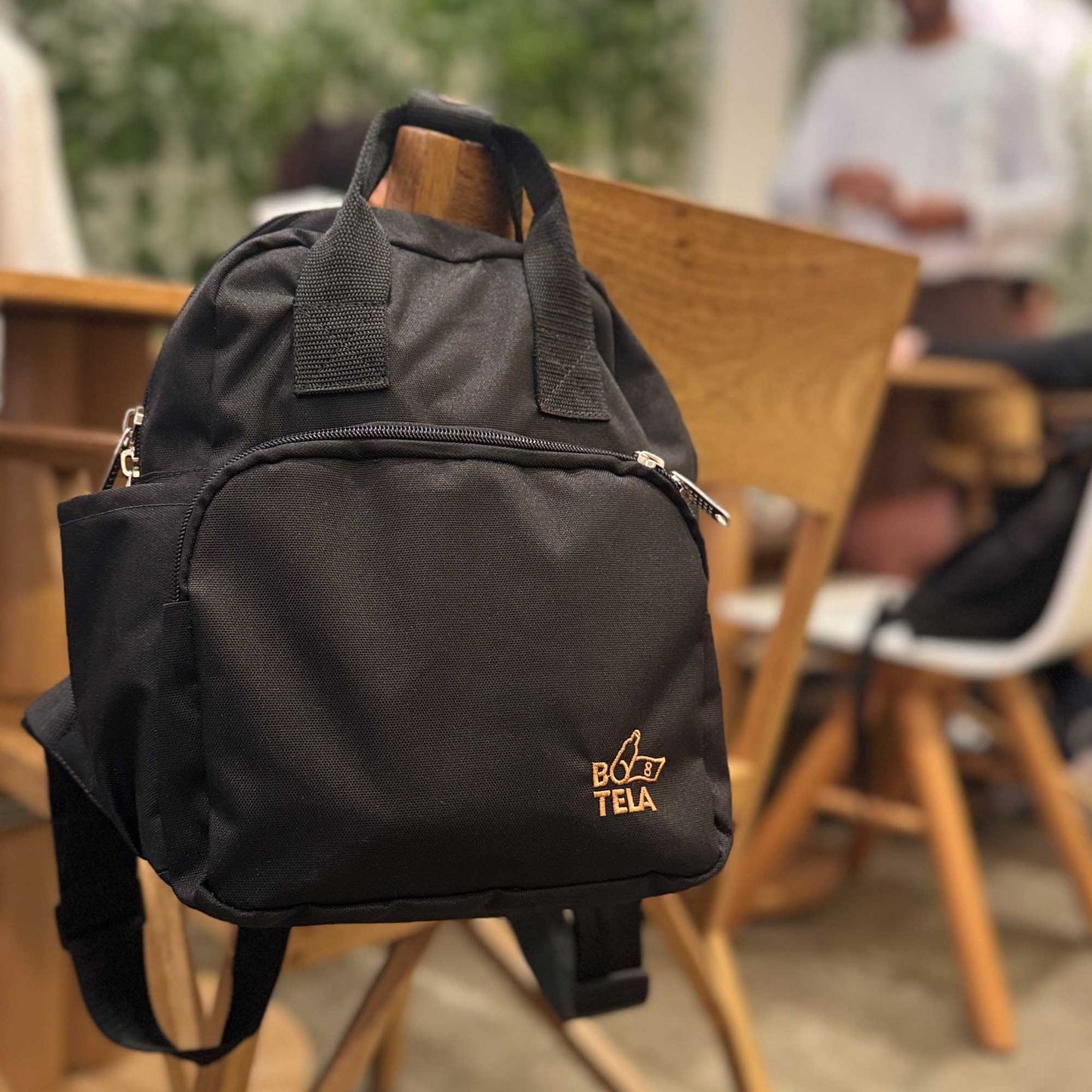 Mochila Cartera sustentable negra 7 lts