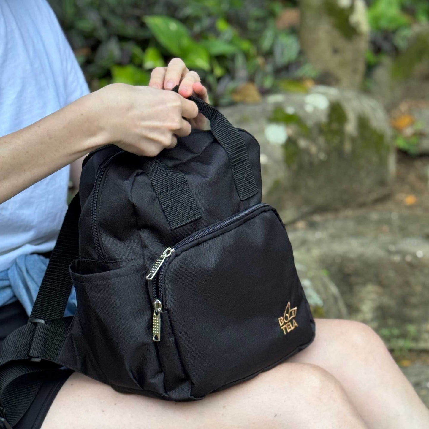 Mochila Cartera sustentable negra 7 lts